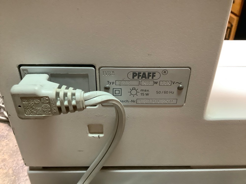 PFAFF Creative 1473 CD Sewing Machine