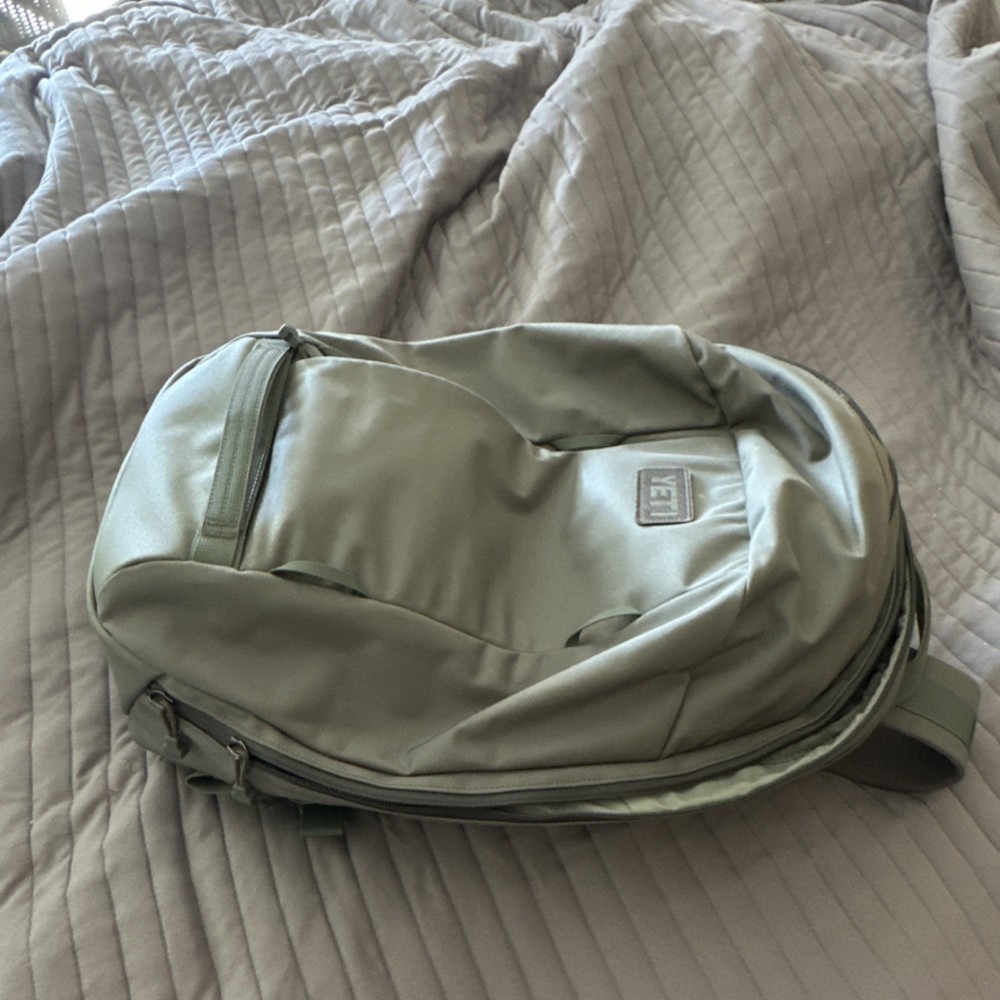 Yeti Green Hiking Camping Daypack Backpack Zipper Adjustable Straps