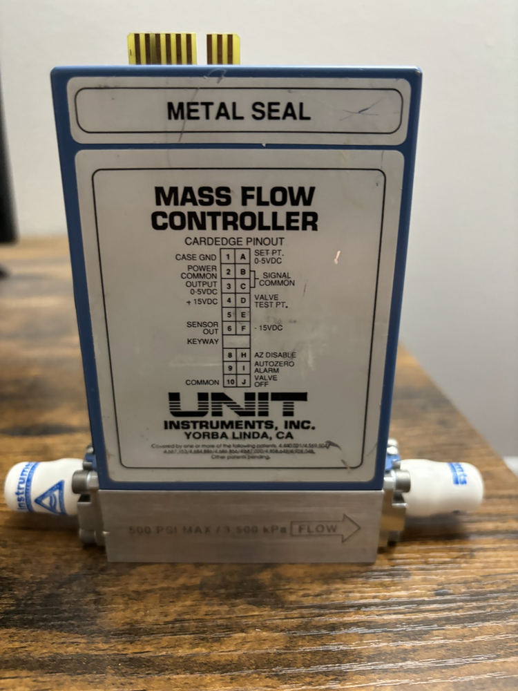 Unit UFC-1660 Mass Flow Controller MFC, Gas: O2, Flow: 100 sccm