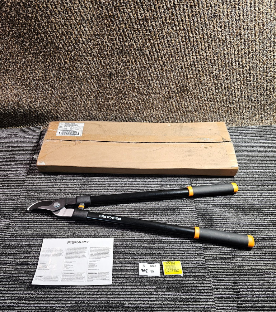 Fiskars 28" Loppers for Tree Trimming, Rust-Resistant Sharp Bypass Steel Blade