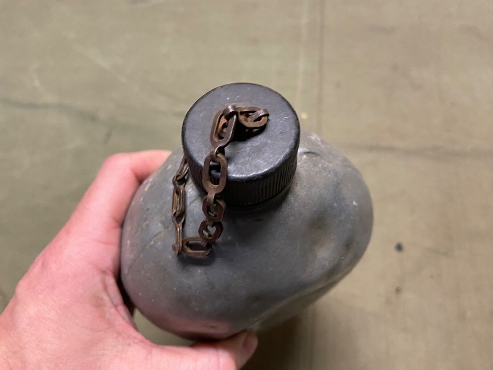 ORIGINAL WWII US ARMY & MARINE INFANTRY M1942 CANTEEN-DATED 1943