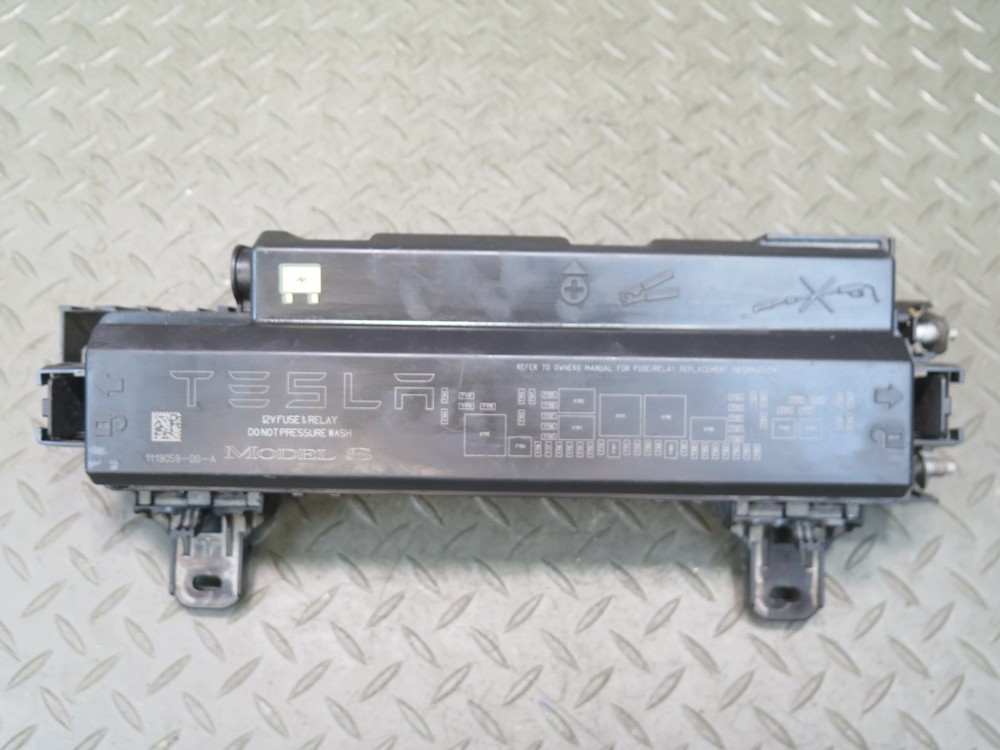 2016-2019 TESLA MODEL S 75D FRONT TRUNK FRUNK FUSE RELAY BOX MODULE UNIT