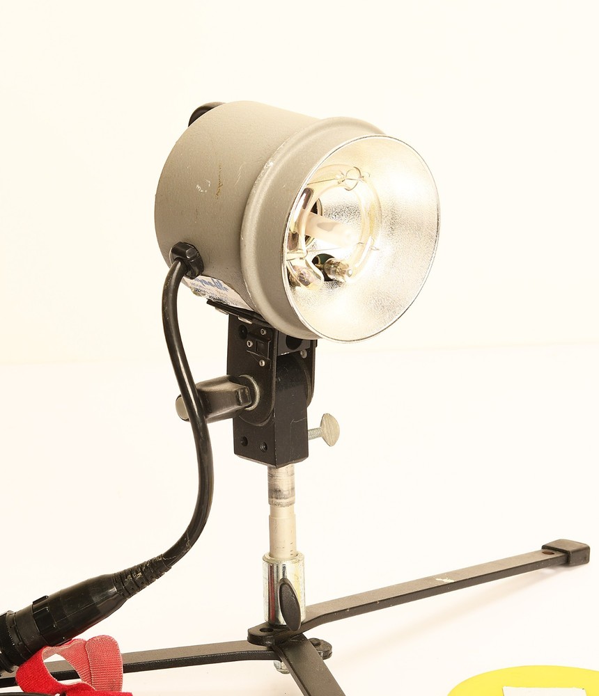 DYNALIGHT 2040 2000 Watt  Strobe Head, 16 ' Cord. TESTED!! WORKING!!