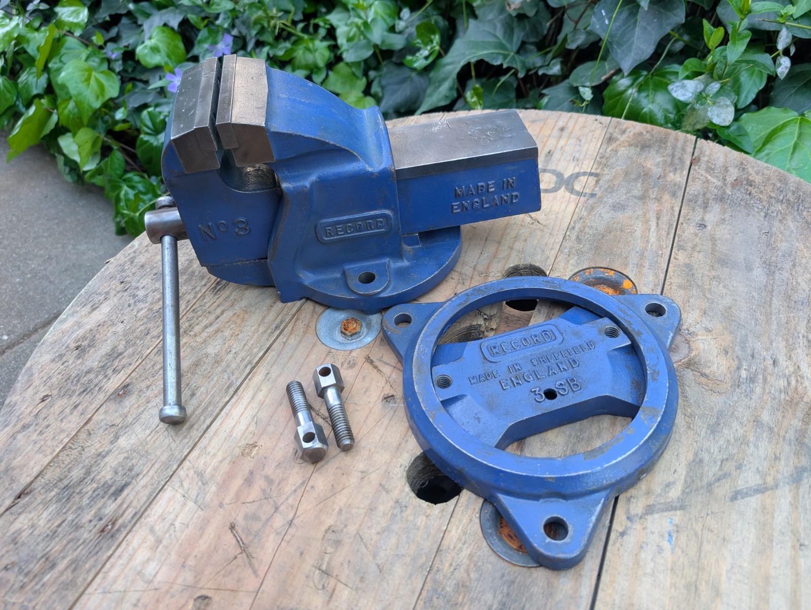 Record No. 3 Vise & Swivel Base, 4" Jaws. Made In Sheffield England, 37.6 lbs.