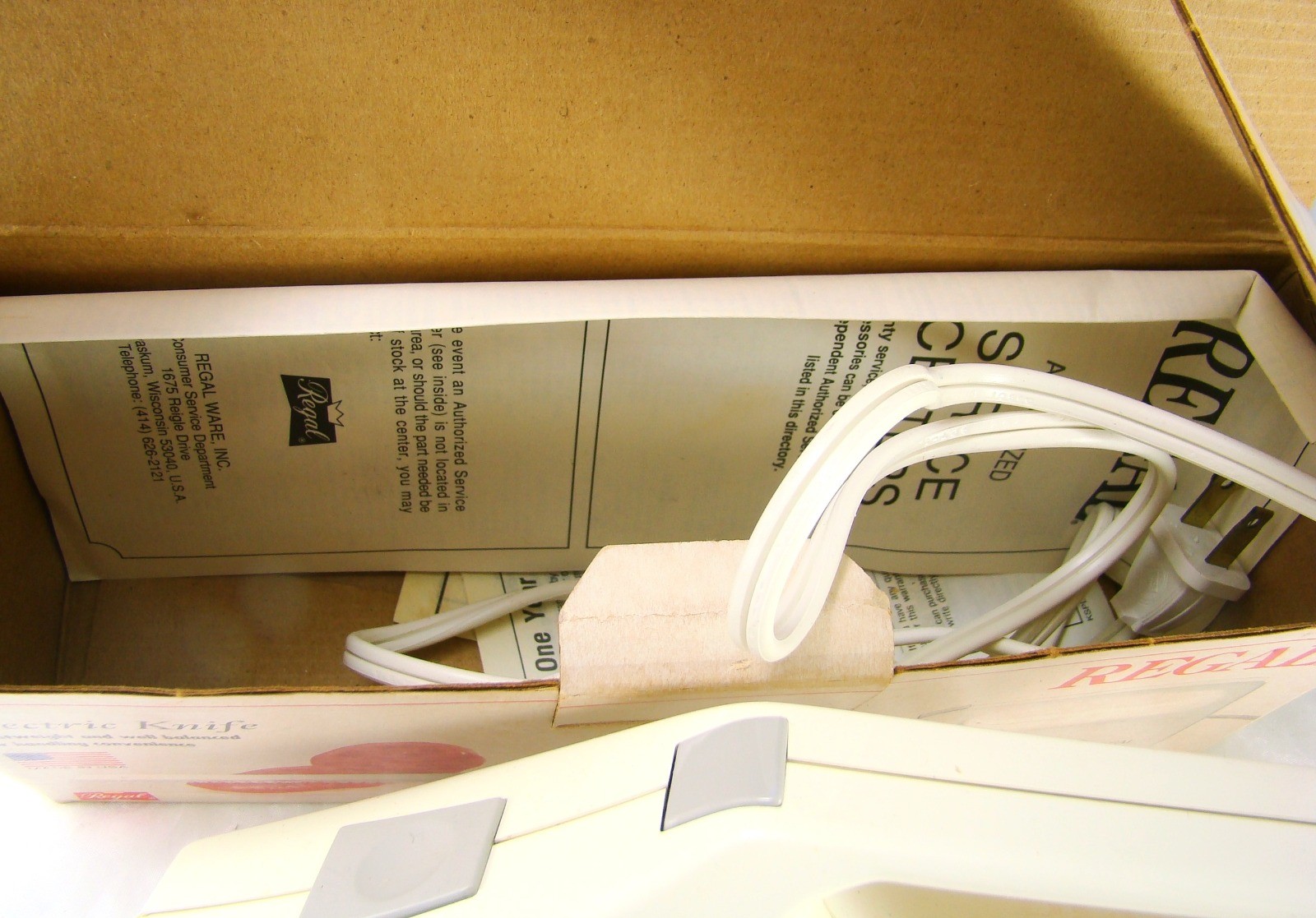 Vintage Regal Electric Knife w 2 blades in Original Box & Papers K382WT AS IS