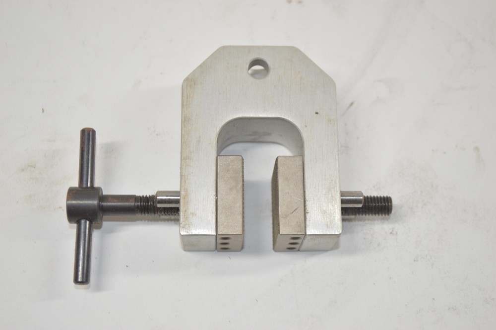 Test Resources Mechanical Grip w/ Pads