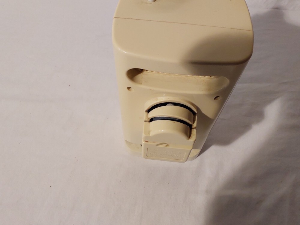 Magic Chef MCCO107S-A Electric Can Opener with Knife Sharpener