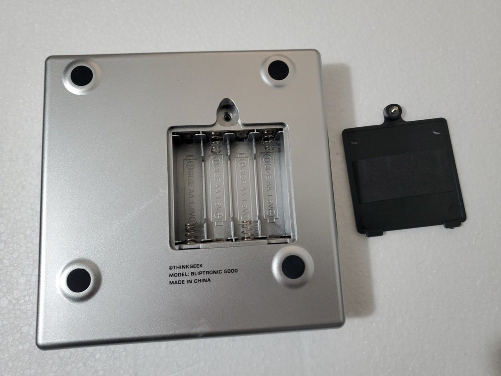 Thinkgeek Bliptronic 5000 Matrix Synthesizer Techno Beat Rhythm Audio Machine