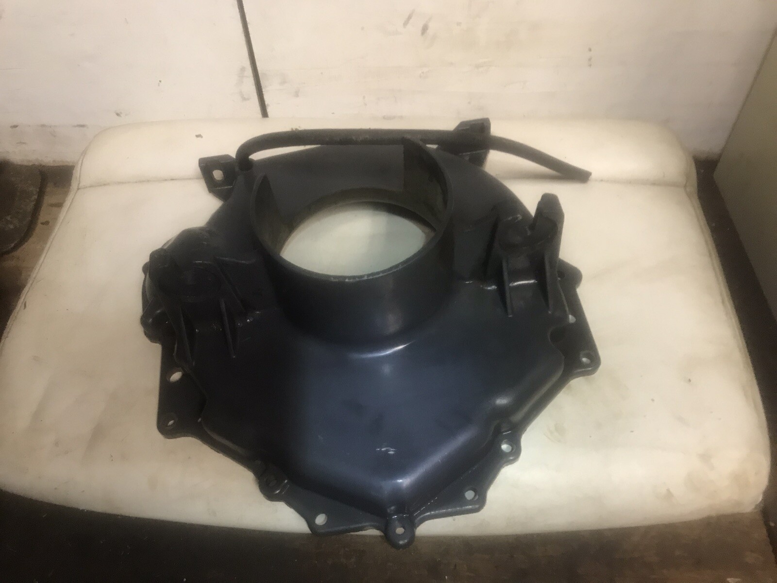 OMC Cobra Flywheel Housing 2.3L 913283 cover bell housing 2.3 ford