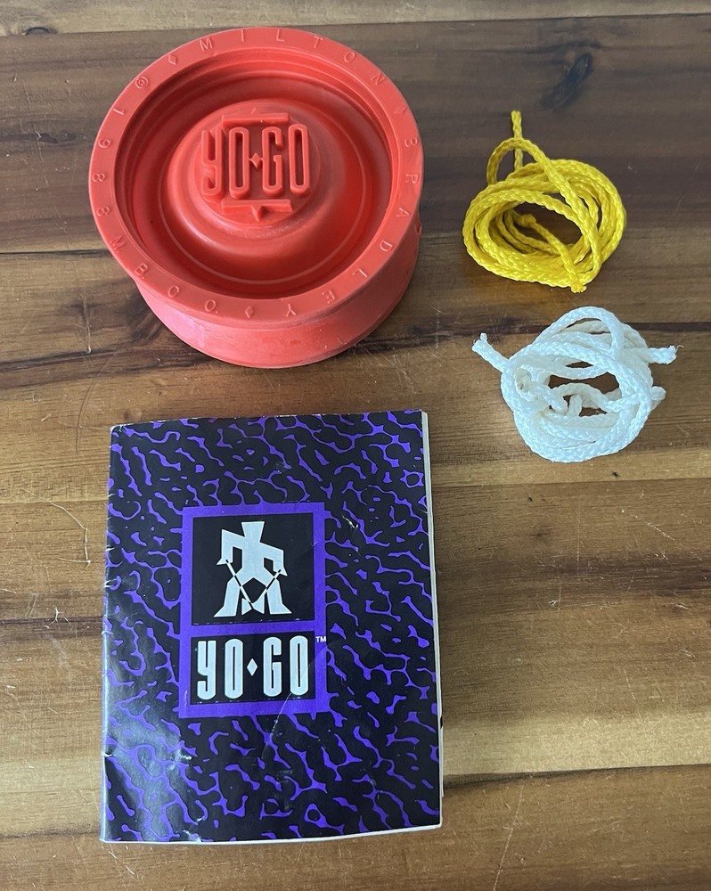 1988 Milton Bradley Yo Go Rubber Yo-Yo Two Strings & Instructions