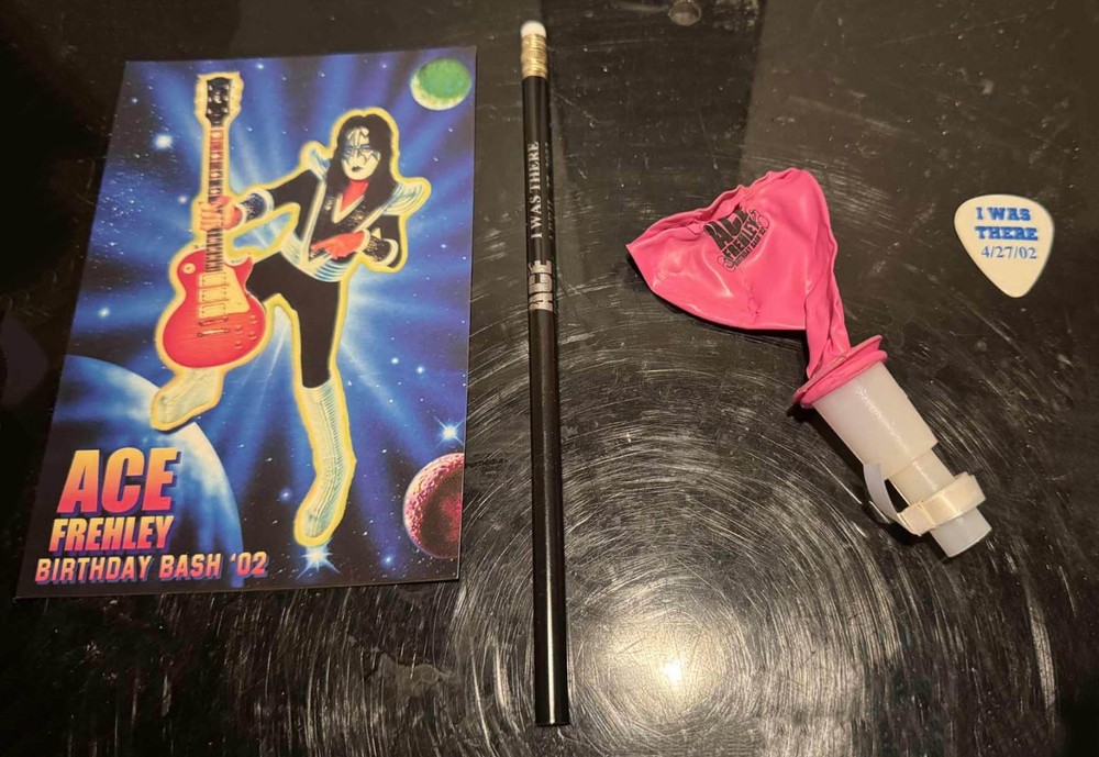 ACE FREHLEY 2002 BIRTHDAY BASH OFFICIAL POSTCARD, PENCIL, PICK, BALLOON SET RARE