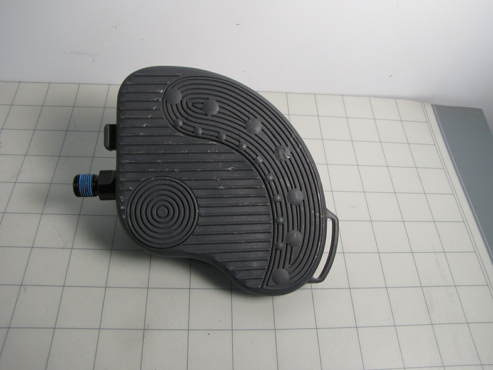 Life Fitness AK63-00263-0205 RIGHT Pedal for Classic Upright CSLU Integrity NEW