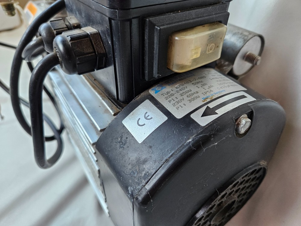 Leybold TRIVAC D2, 5E Vacuum Pump