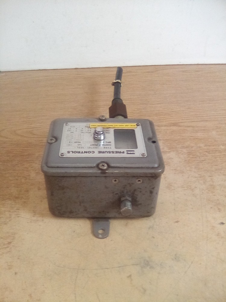 SMC IS2761-103L 9 Pressure Controls