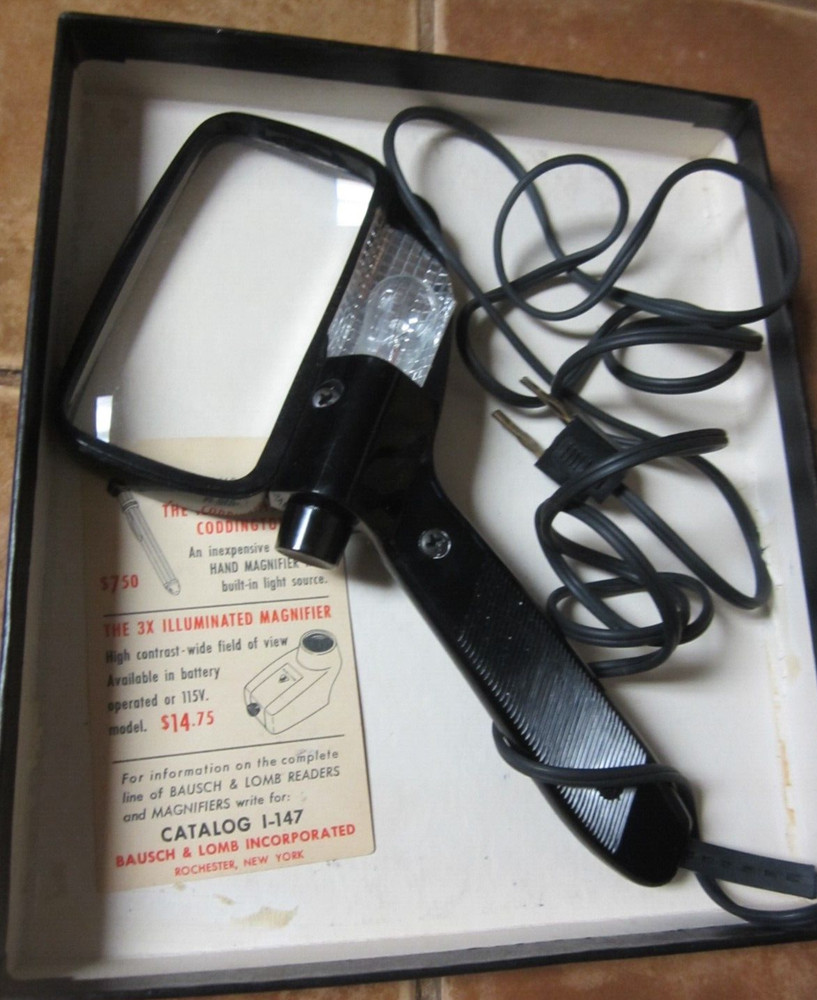 Bausch & Lomb Illuminated Rectangular Reader Magnifier #81-33-85 67-in cord/Box