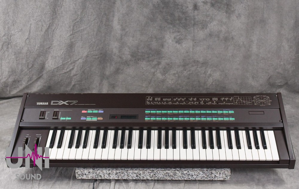YAMAHA DX7 Digital Programmable Algorithm Synthesizer in Very Good Condition