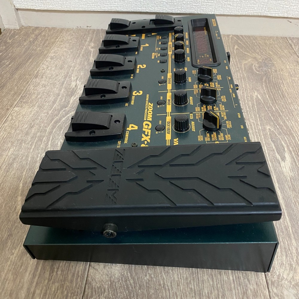 ZOOM GFX-8 Multi-Effector Multi-Effects Processor Used Shipping From Japan