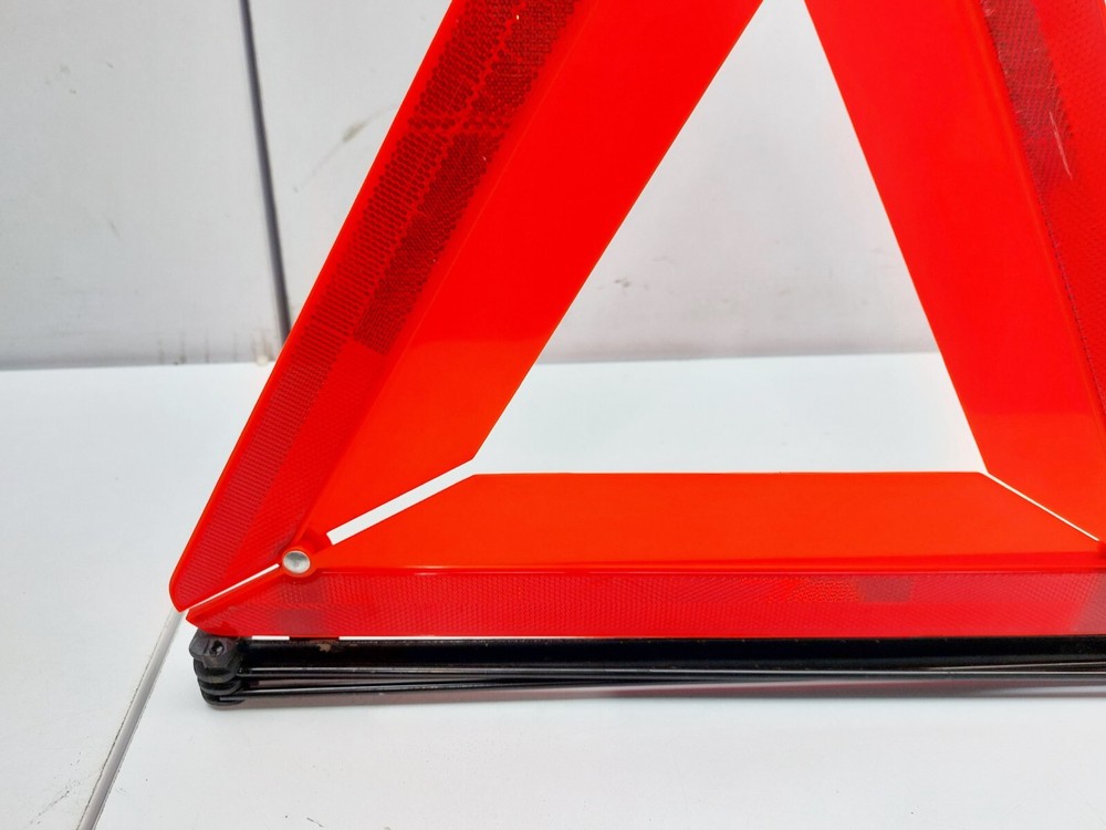AUDI TT MK3 8S HAZARD WARNING TRIANGLE 2016