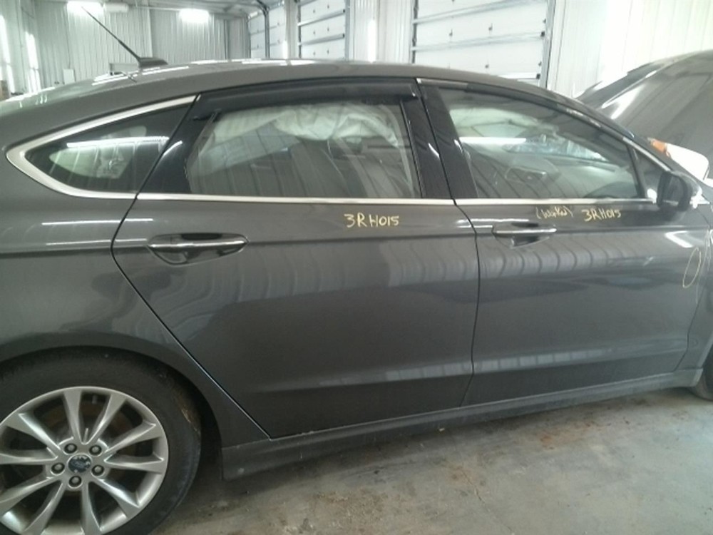 FUSION 2017 High Mounted Stop Light 104884332