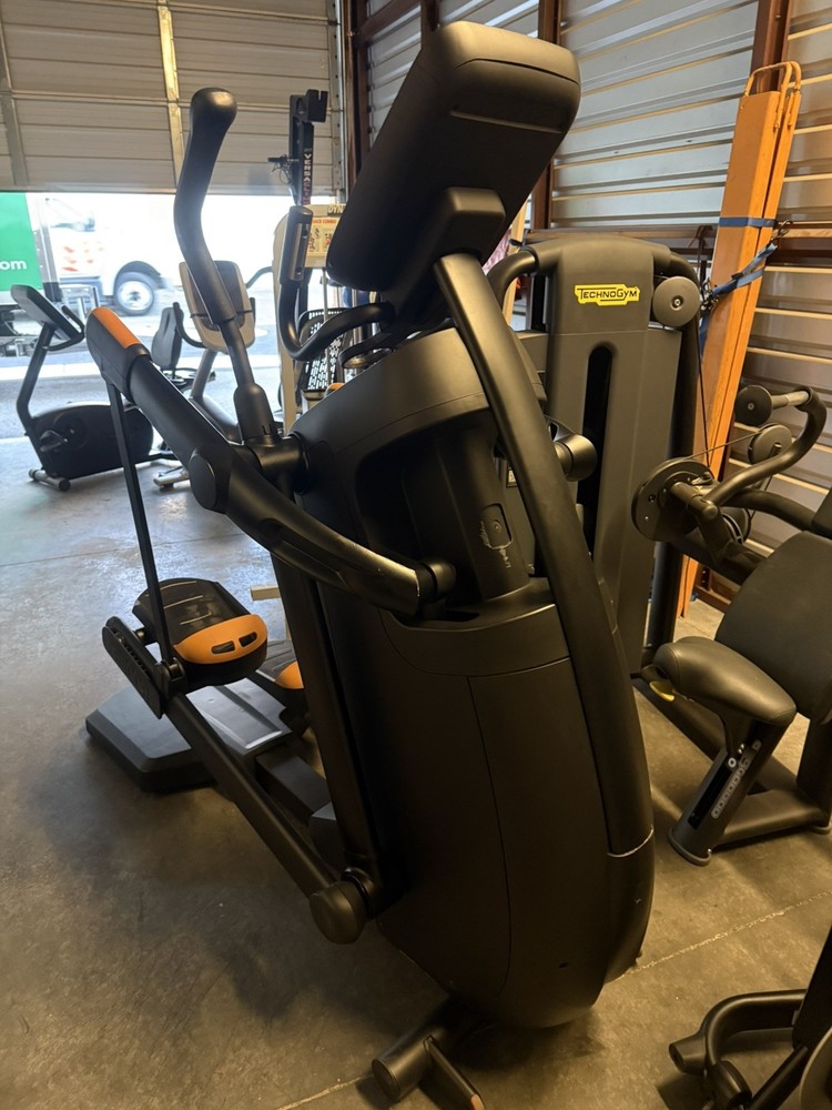 Precor AMT 100i - Adaptive Motion Trainer