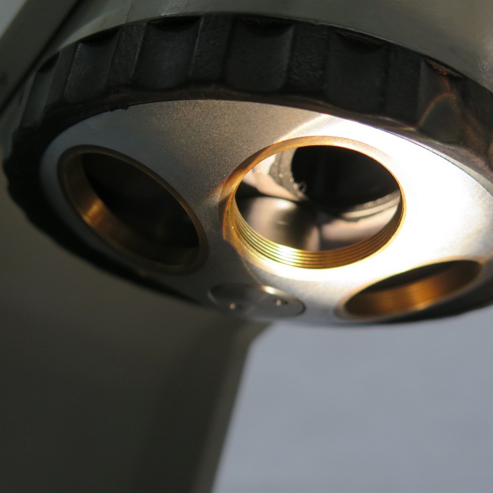 R198114 Nikon Eclipse E400 Microscope Body / Base