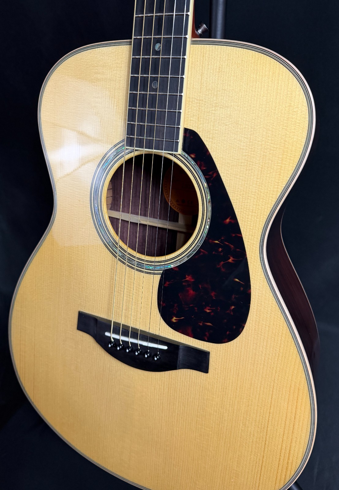 Yamaha LS16 ARE Grand Concert Acoustic-Electric Guitar Gloss Natural w Soft Case