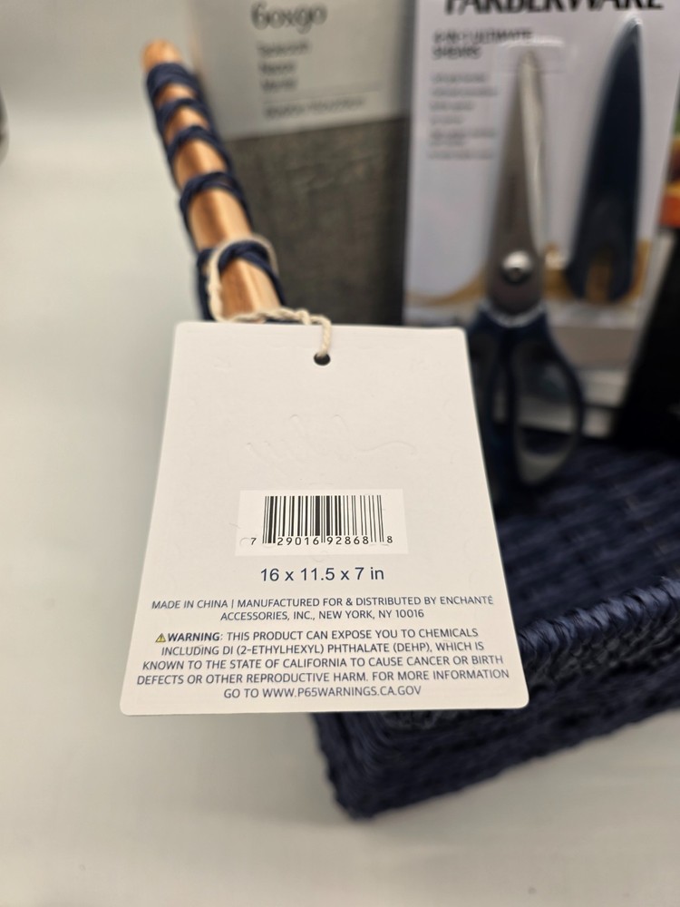 Kitchen Bundle New – Cutting Boards, Farberware Shears, Oven Mitts, Basket /Tool