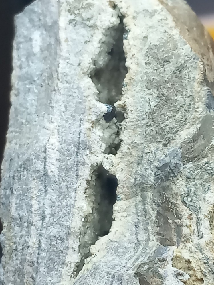 Osumilite Giant