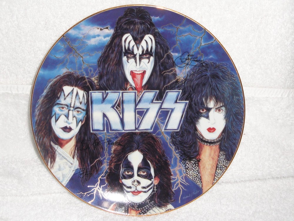 KISS ROCKERS AND RULERS 8” Collector's Edition Plate #6544/10000 plus a 3" Plate
