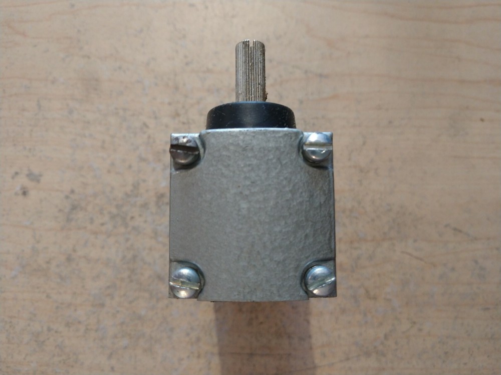 NEW RB DENISON C2B JK05 LEVER TYPE LIMIT SWITCH