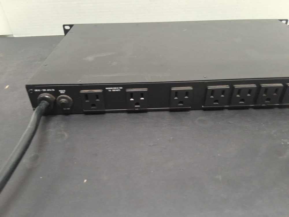 Furman PL-PLUS C 15A Power Conditioner