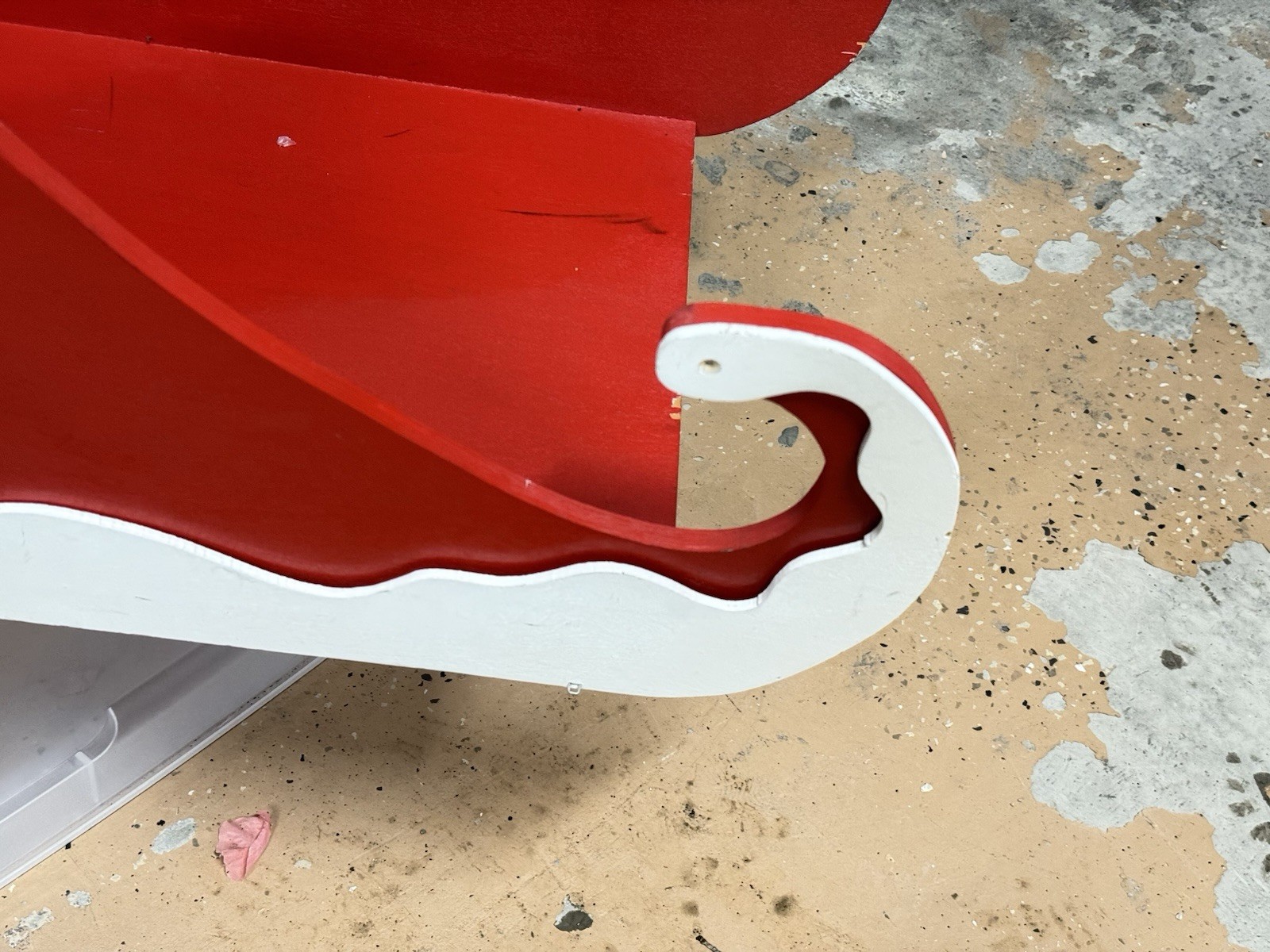 denny manufacturing Red Christmas Sled Photo Prop