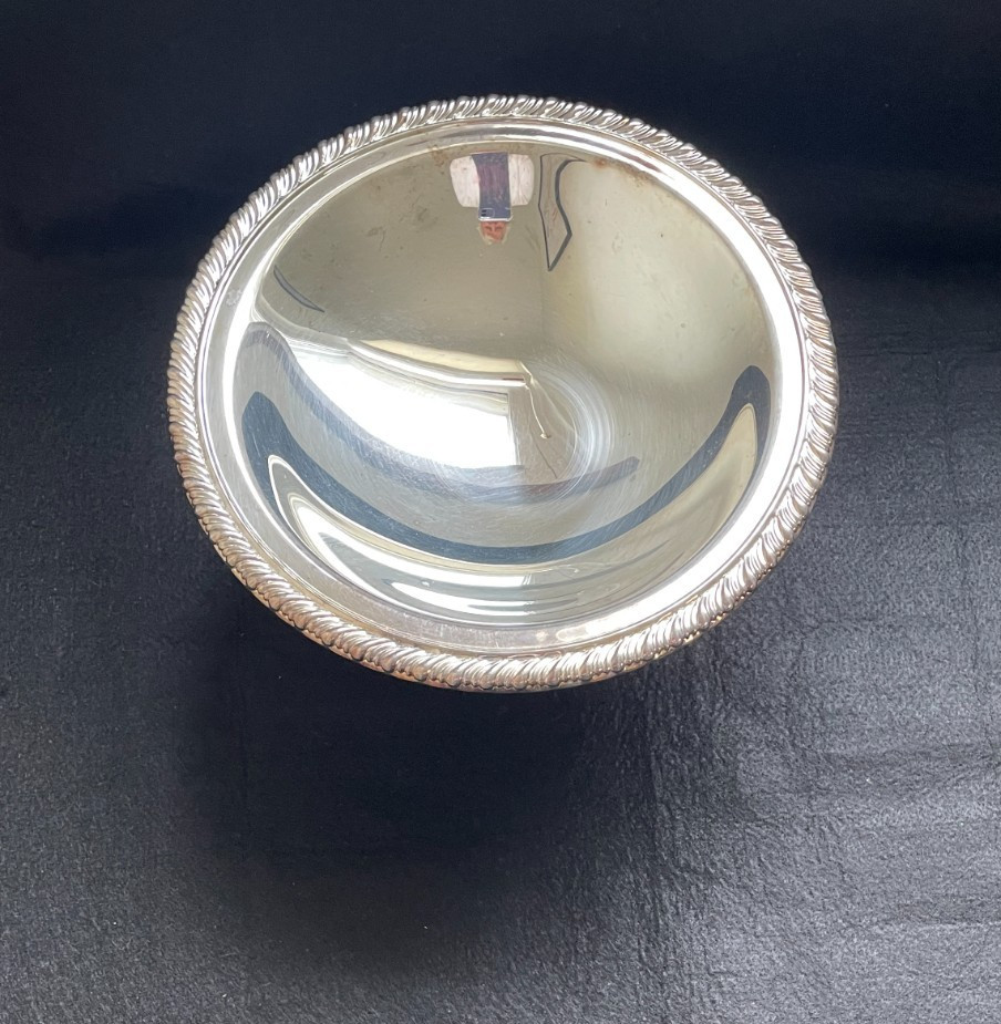 Vintage Oneida Silversmiths Silver Plated Footed Pedestal Candy&Nut Dish Compote