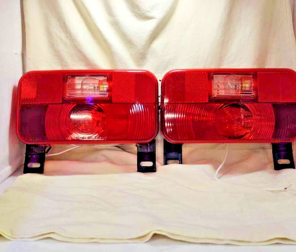 (2) 8.6"x4.6" Reflectorized Rectangular Bolt-on Mount Tail Lights