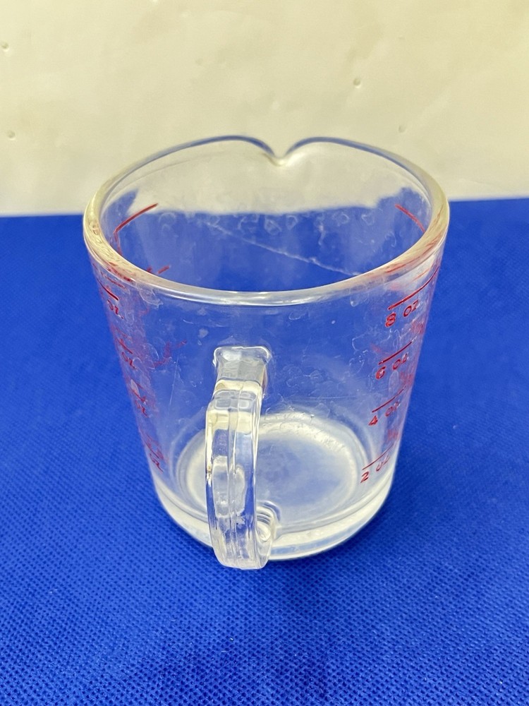 vintage Pyrex glass measuring cup