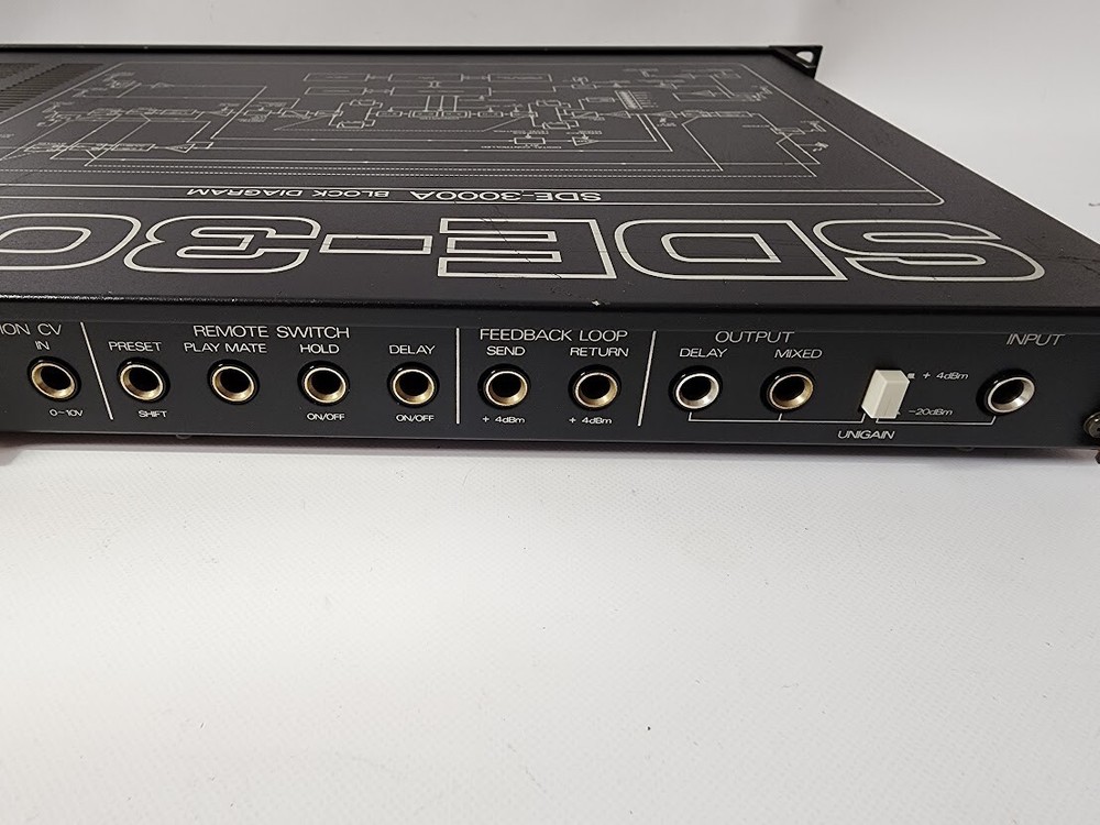 Roland SDE-3000A Digital Delay Echo Effect Processor Rack