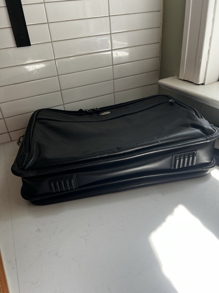 Targus Leather Notebook/Laptop Case Black And Shoulder Strap