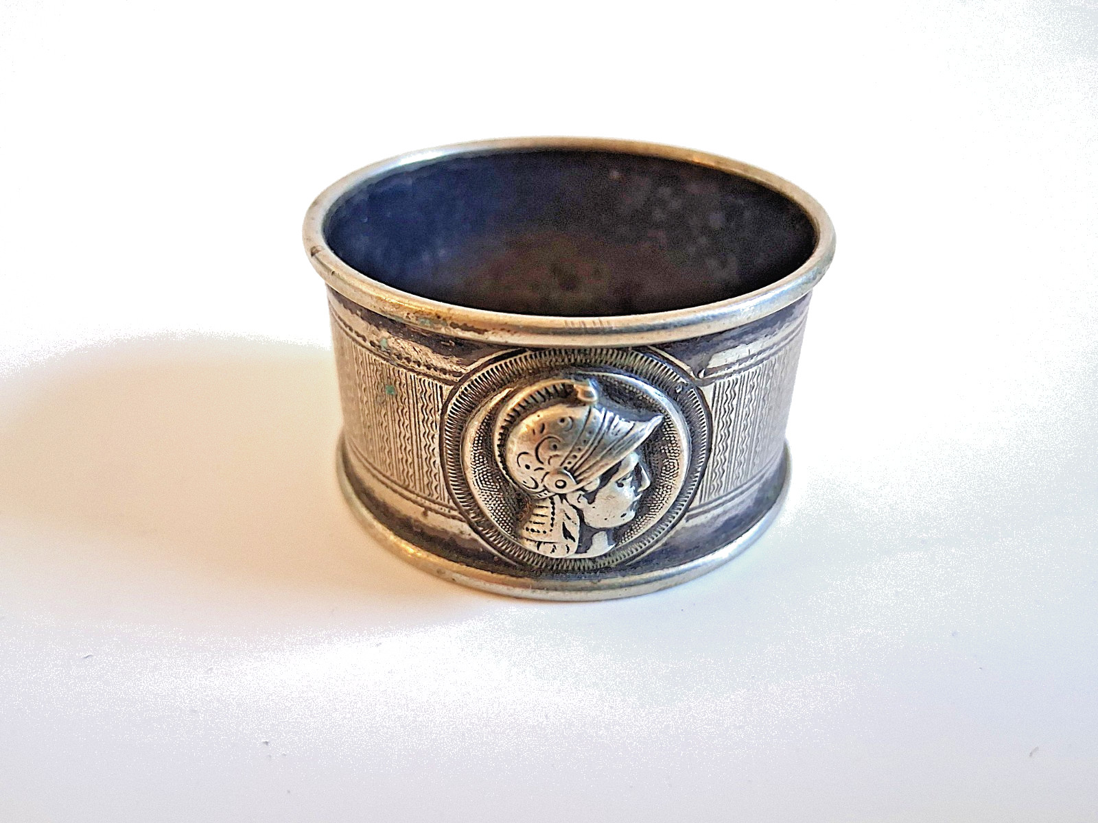 ANTIQUE MEDALLION HELMETED COIN SILVER NAPKIN RING - 26.4 GRAMS - NO MONOGRAM