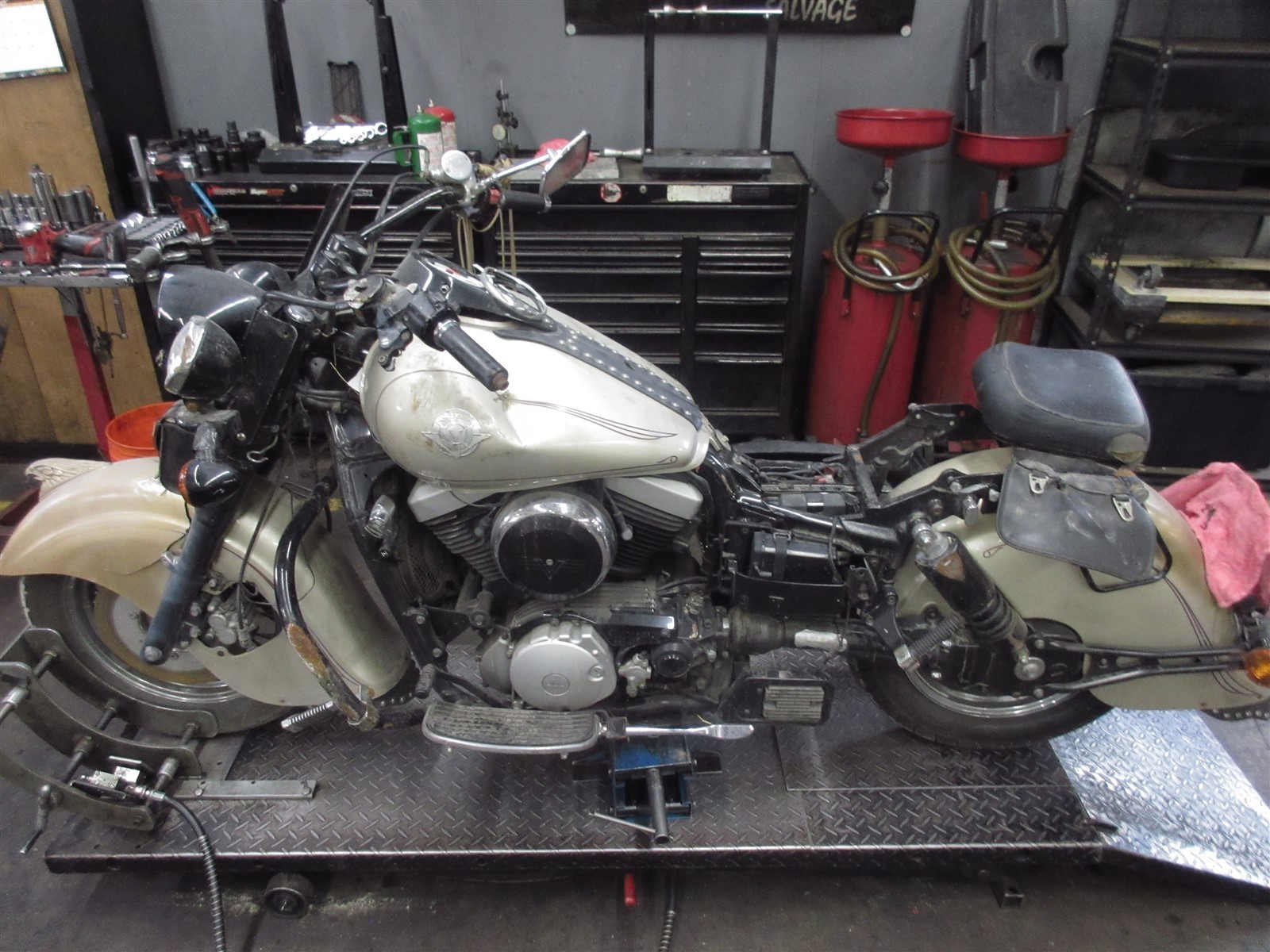 2000 99-05 Kawasaki Vulcan Drifter VN1500 Front Fender Eagle Emblem Light Badge