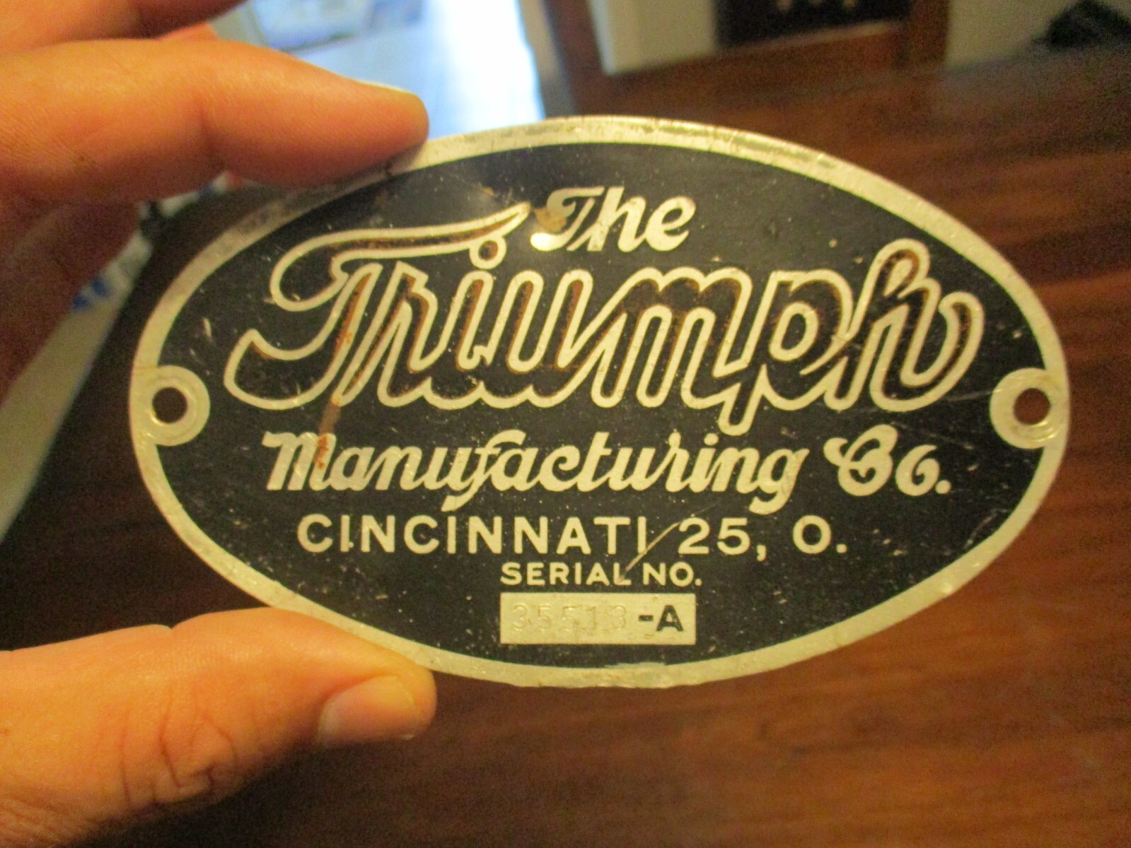 THE TRIUMPH MANUFACTURING CO. CINCINNATI O ALUMINUM TAG SIGN 5X3 '' SERIAL #3551
