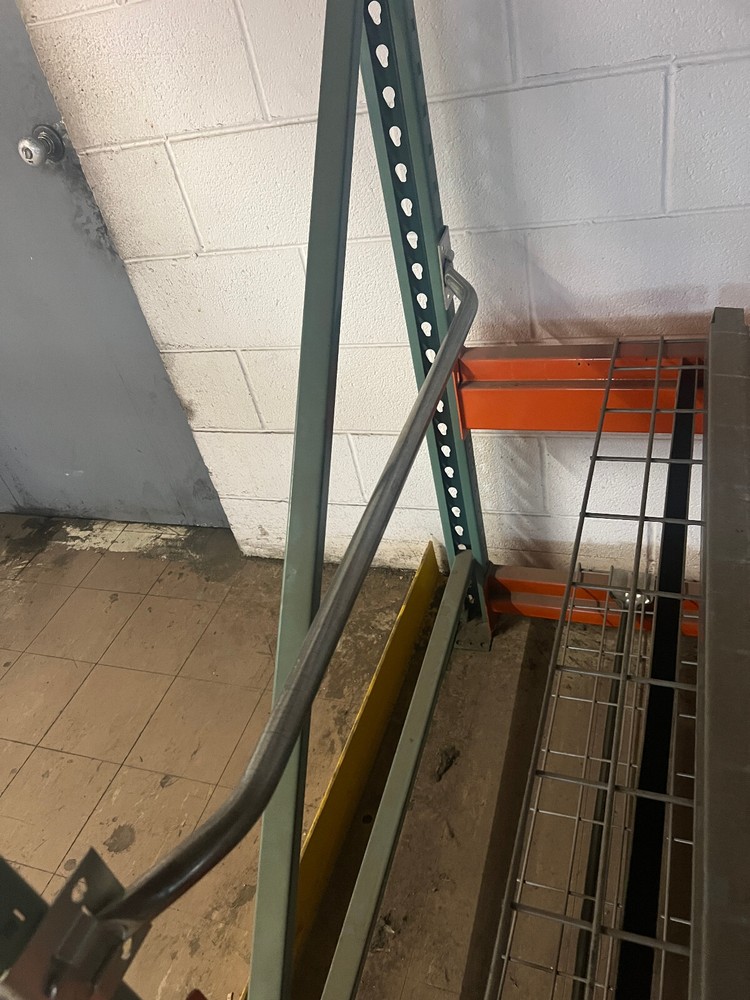flue keeper for pallet rack 42" deep