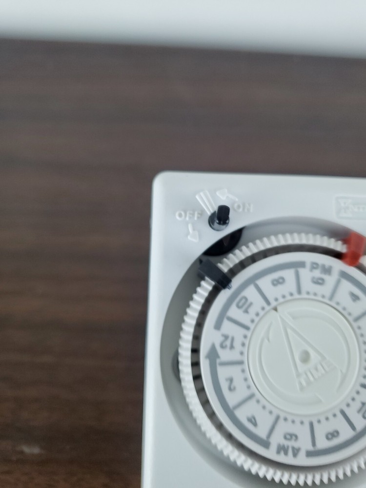 Intermatic 24 Hour Lamp & Appliance Timer 1 On/Off Setting SB111
