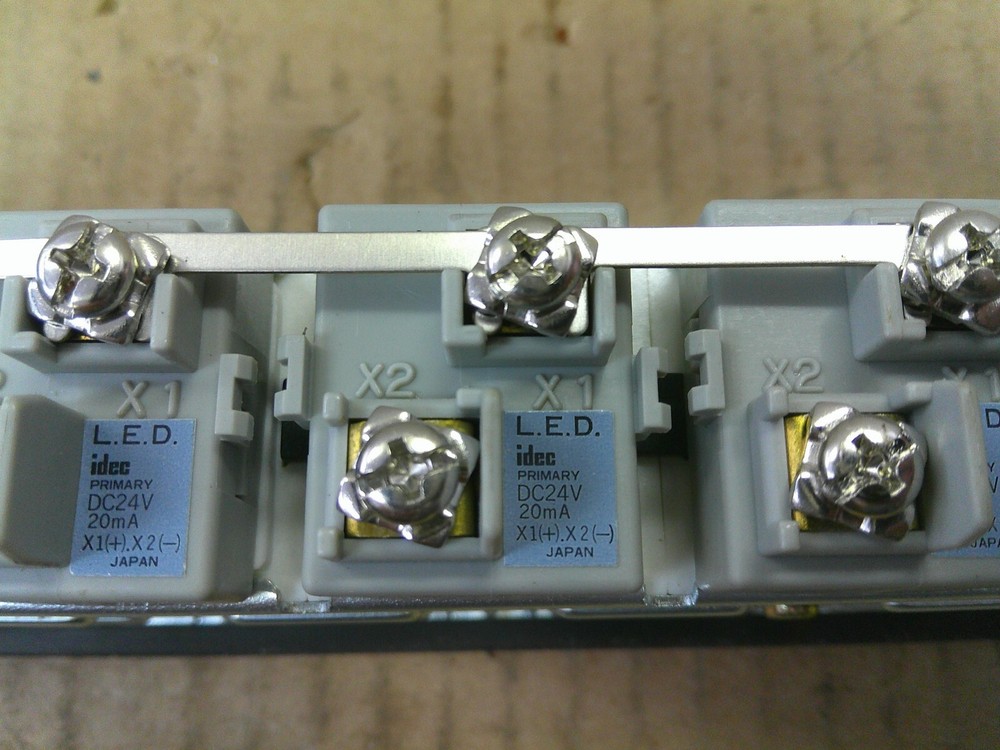 IDEC SLC 30N 8 LIGHT DC24V