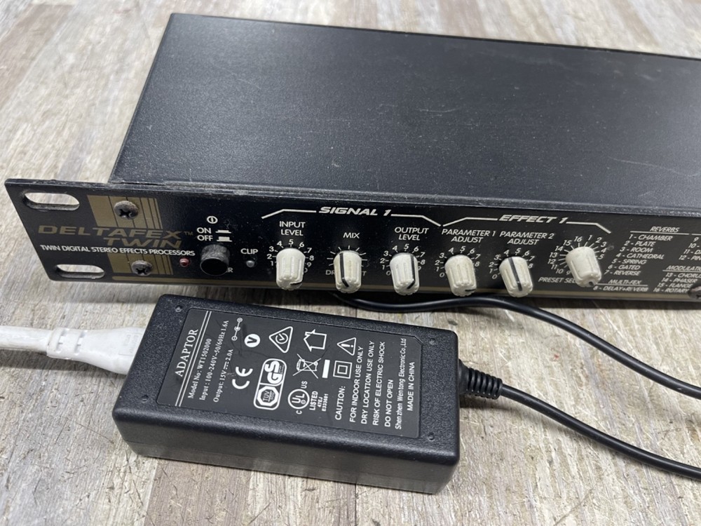 Peavey Deltafexwin twin TWIN Digital Effects Rack Processor with Power Supply