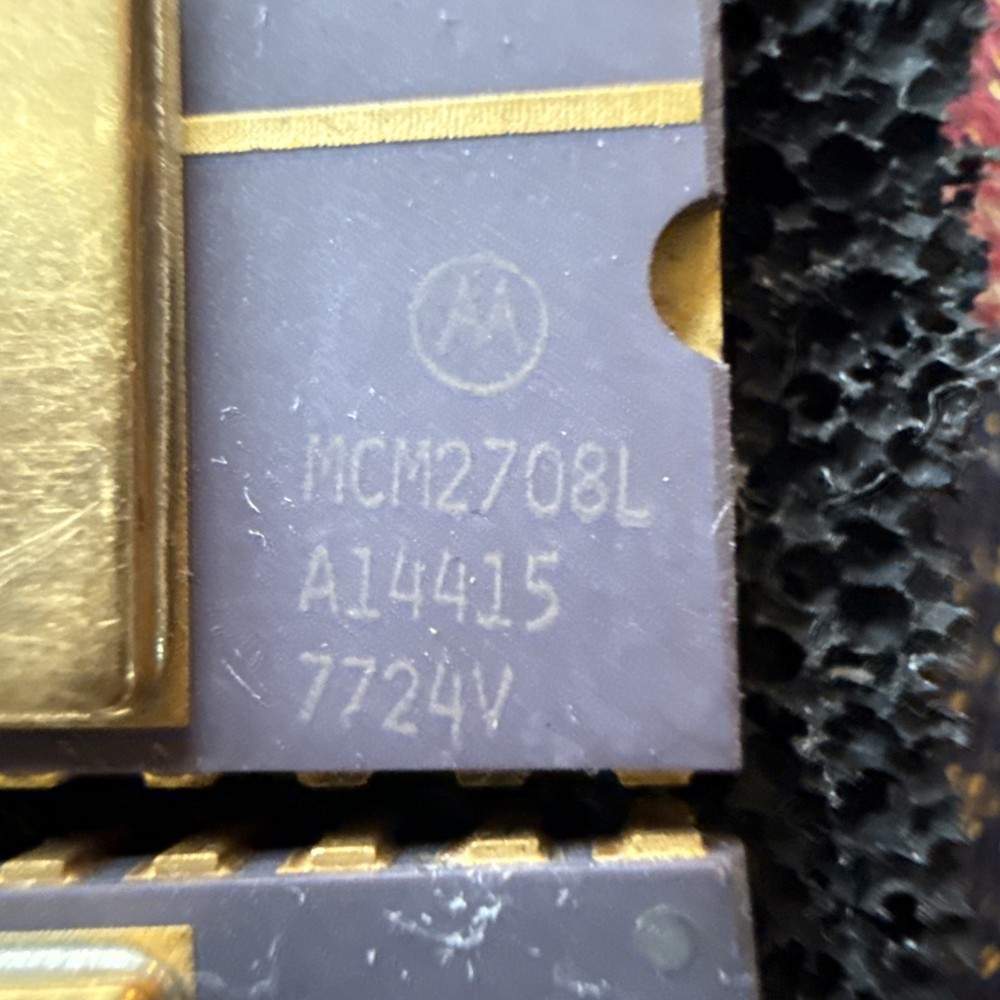 ** Quantity 2 ** Motorola MCM2708L Ceramic Gold
