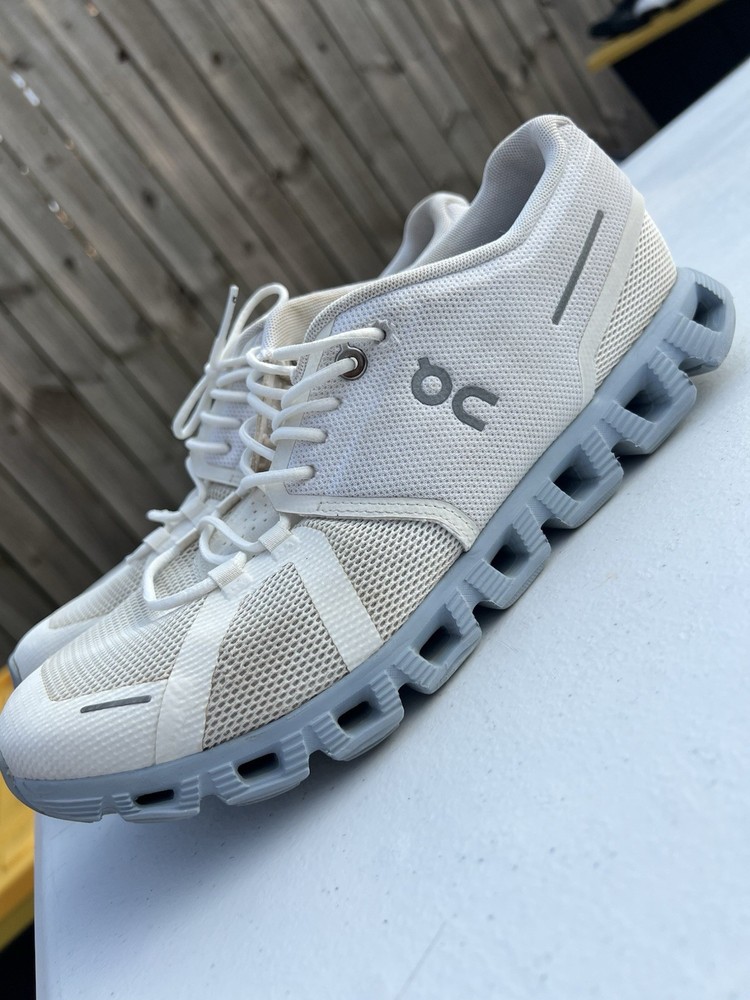 Women’s On Cloud Running Shoes Size 11