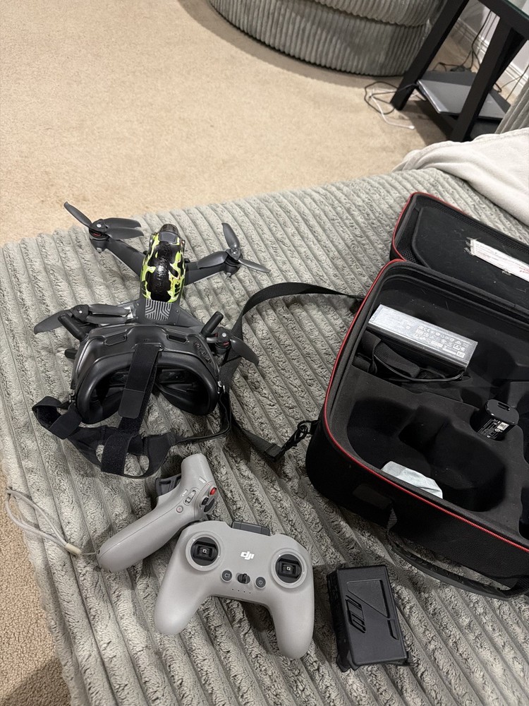DJI FPV Combo Ready to Fly Drone with Controller and FPV Goggles