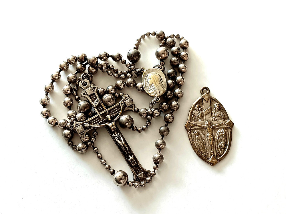 Soldier's old metal Pull Chain Rosary in Blessed Mother Mary Case with Medal ++