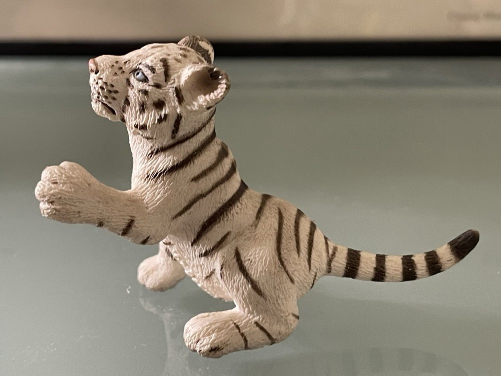 Schleich 14385 White Tiger Cub Retired