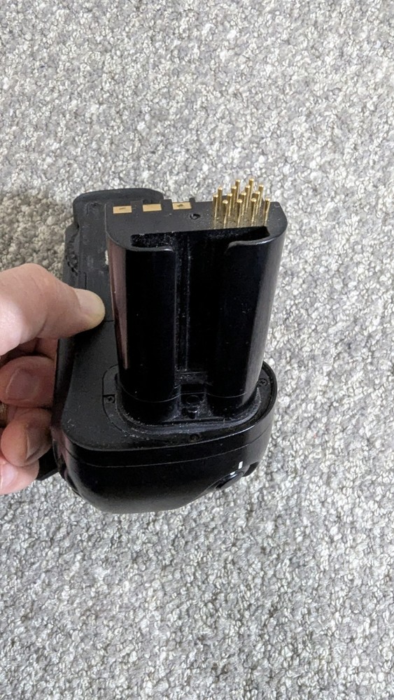 Nikon MB-D200 Battery Grip for D200 READ